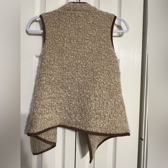 Red Camel Girls Sleeveless Jacket Vest Size Medium - Picture 2 of 6